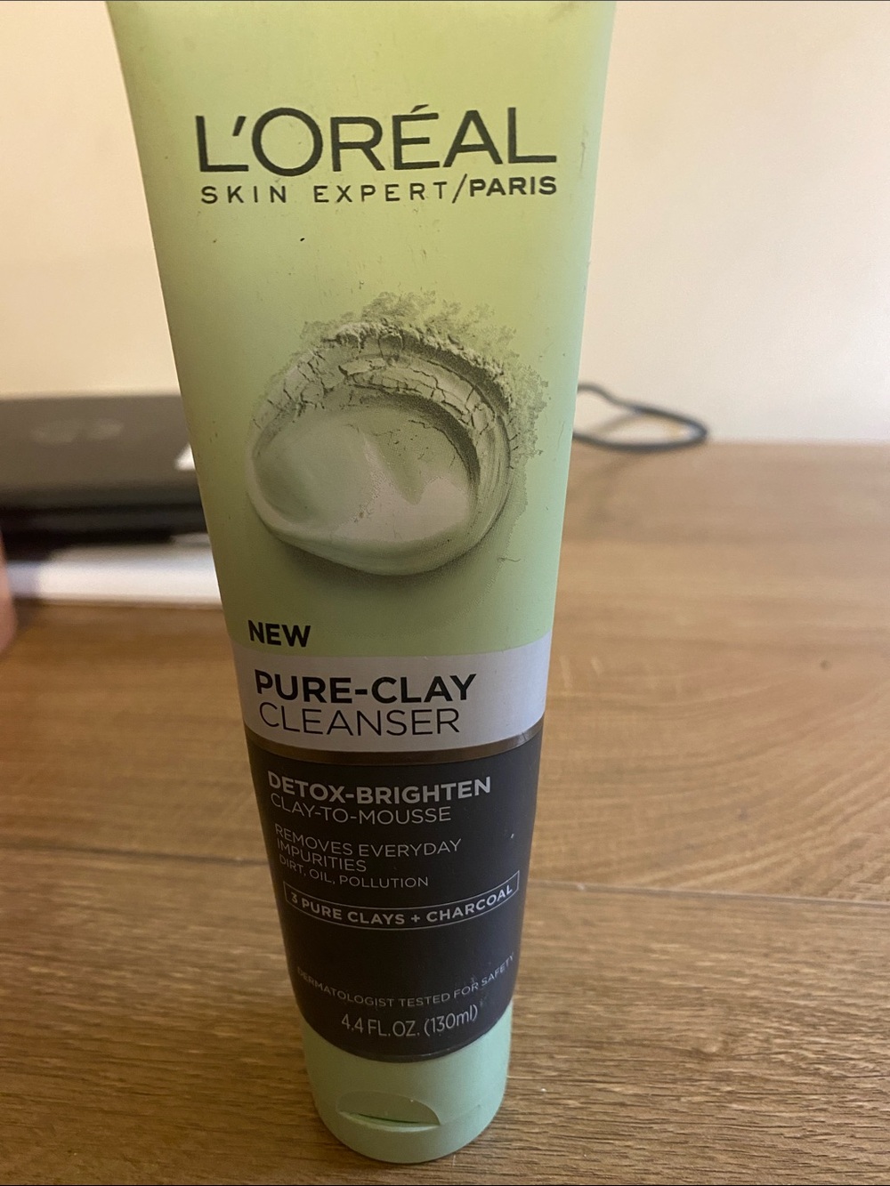 L'Oreal Pure-Clay Cleanser - Light Green & Charcoal